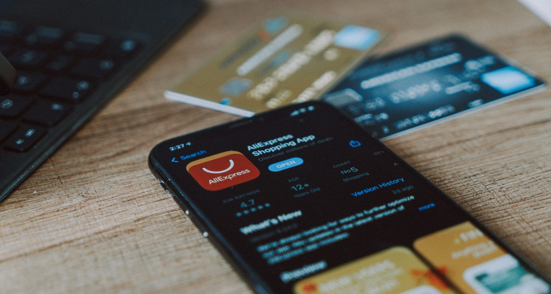 Tela da AppStore com o aplicativo da AliExpress pronto para ser aberto.
