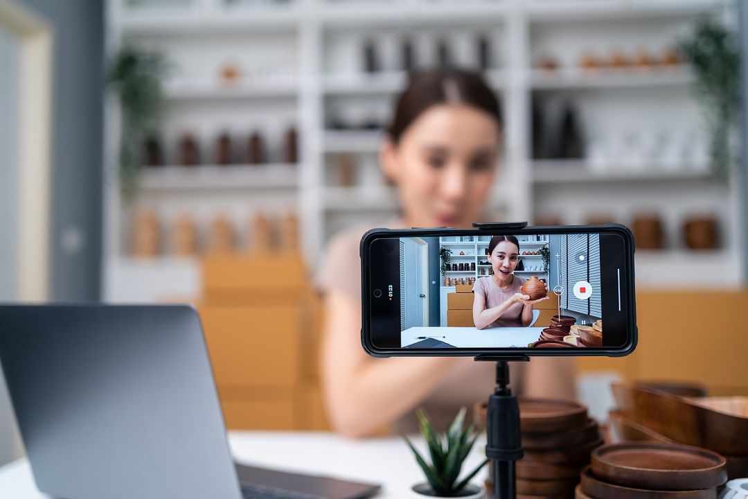 Live commerce